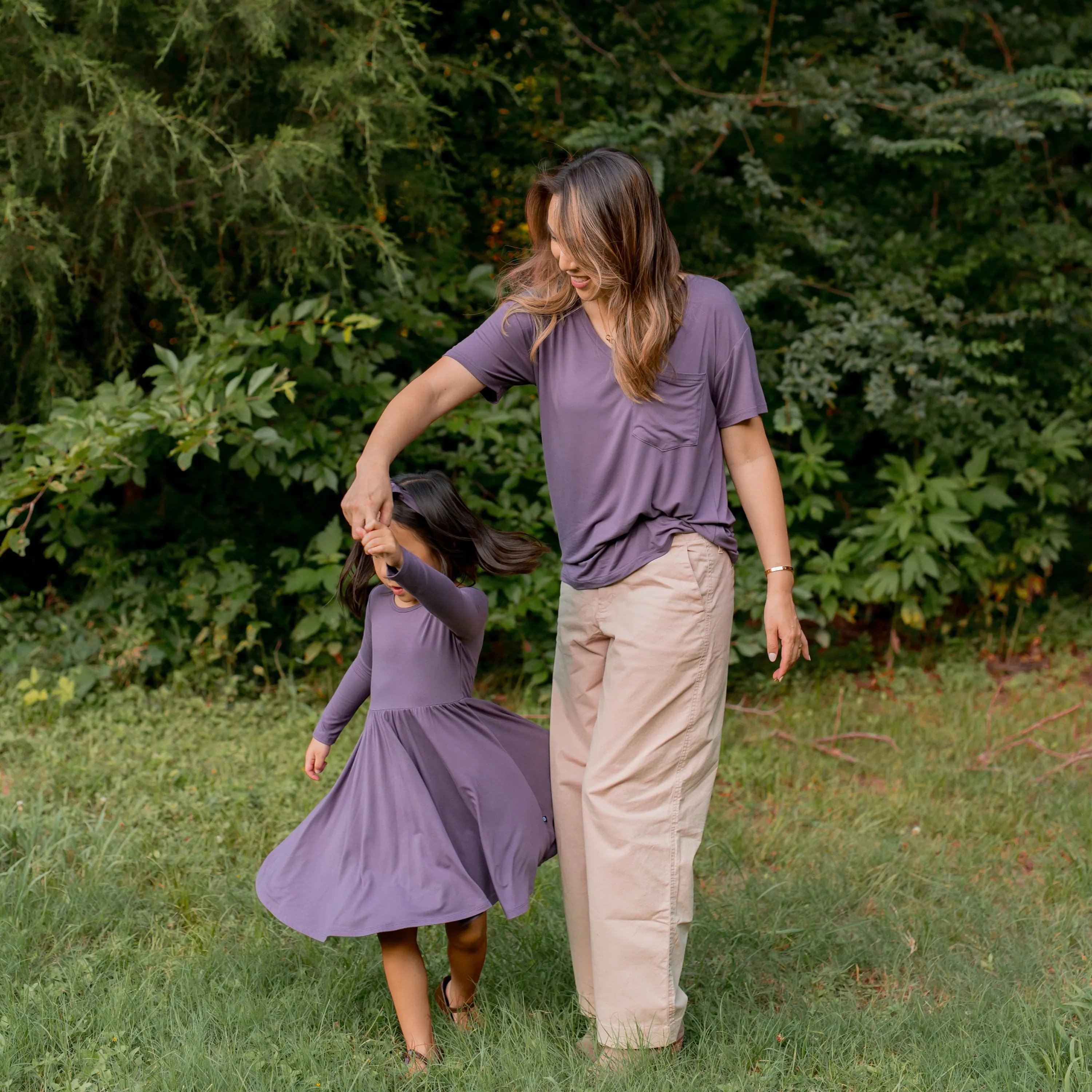 Women’s Relaxed Fit V-Neck in Currant